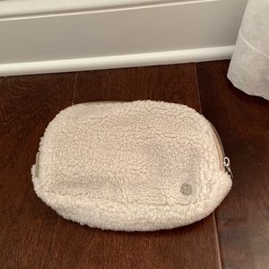 NWT Lululemon Everywhere Fleece Belt Bag, Natural Ivory/Trench